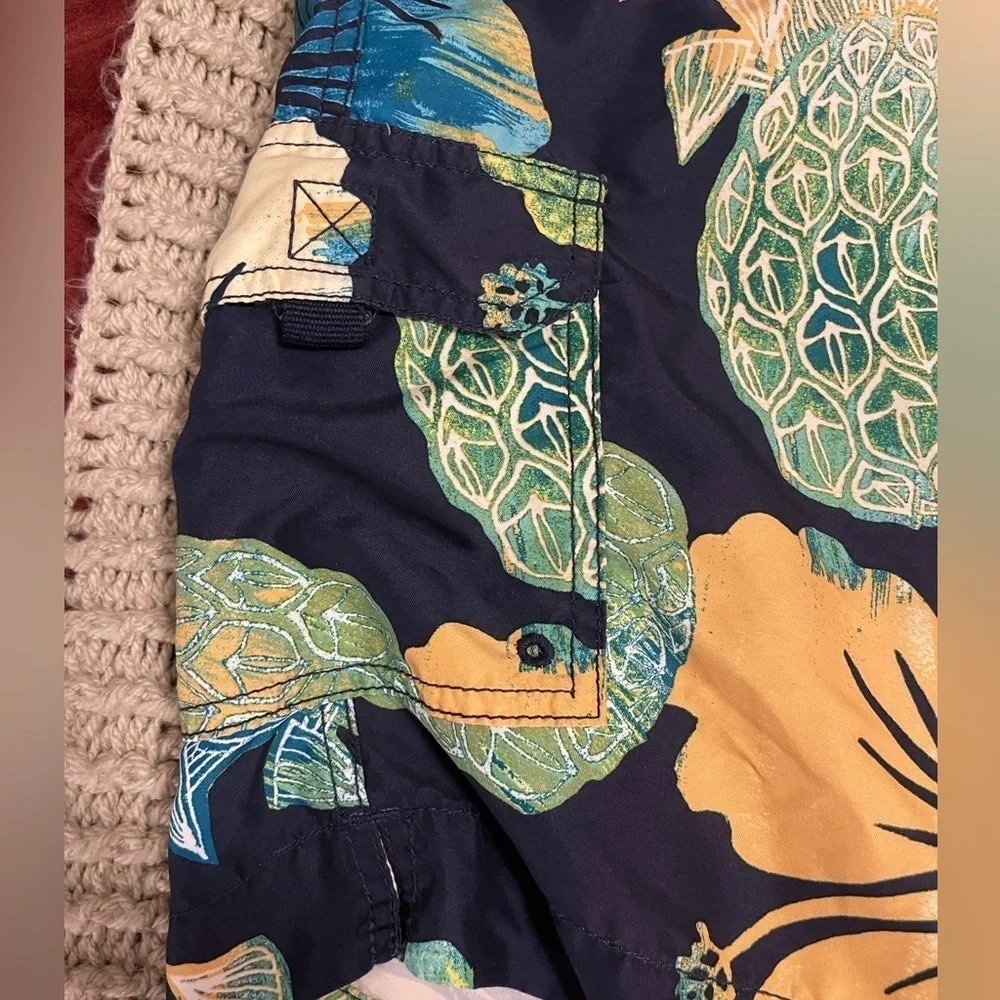 PINEAPPLE CARIBBEAN SWIMWEAR MENS XL ,‎ CARGO POCKET, PINEAPPLE & FLORAL PATTERN